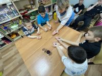 &laquo;Дорожка из фасоли, гречки&raquo; (сенсорно-конструктивная деятельность)