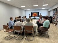 В рамках реализации социокультурной реабилитации и организации досуга для граждан старшего поколения состоялась встреча в литературной гостиной библиотеки