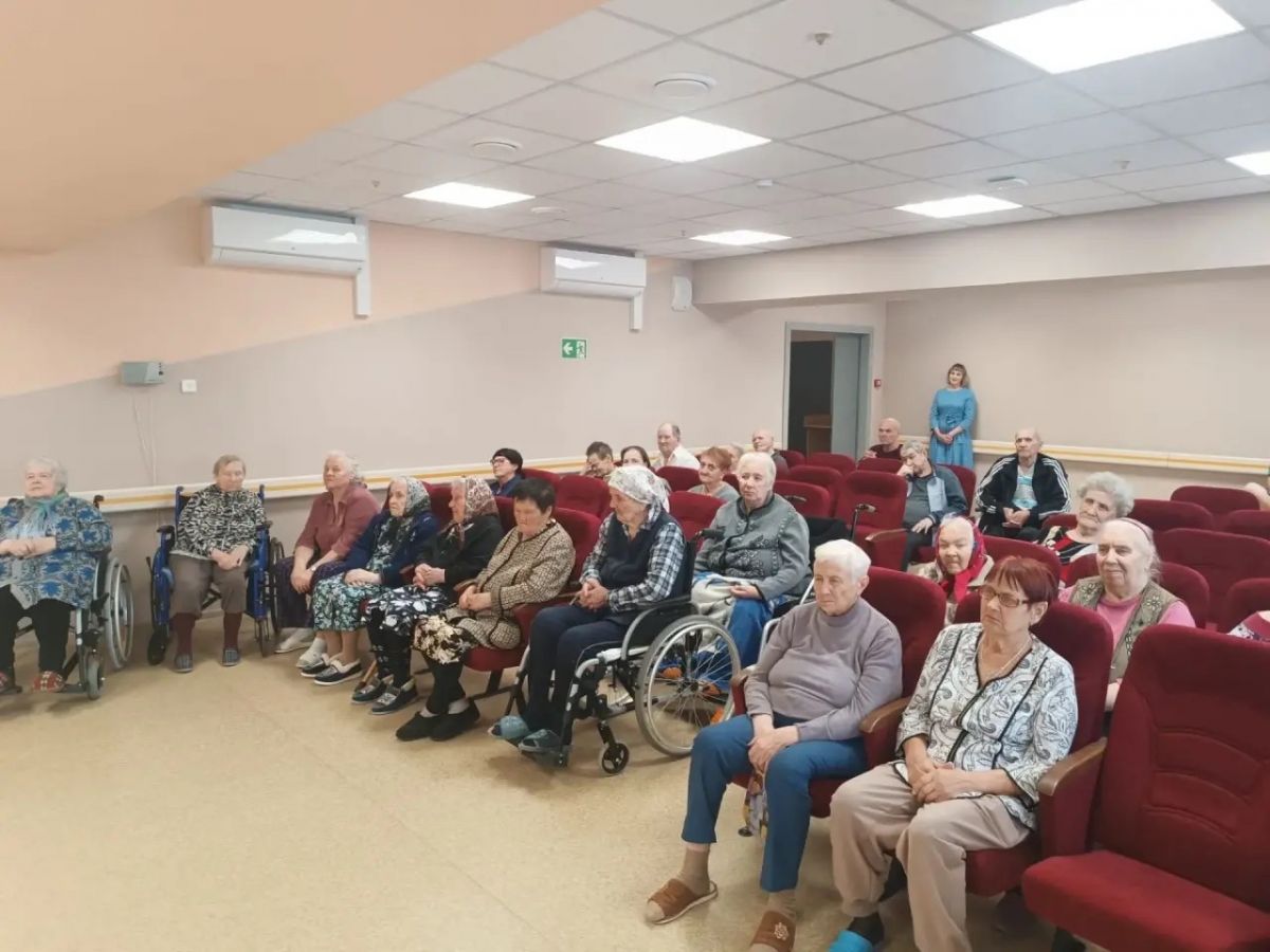 Тепло сердец: студенты СЭМК подарили праздник старшему поколению