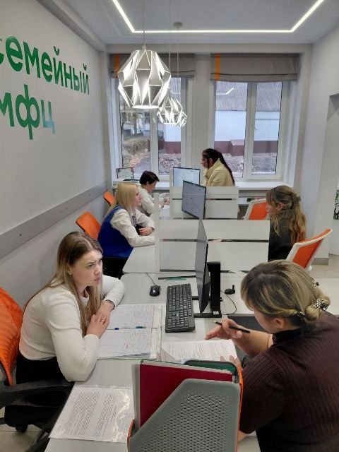 Специалисты ГКУ  РМ &laquo;Центр занятости населения РМ&raquo; проводят консультации на базе Семейного МФЦ