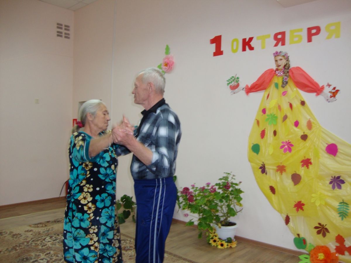 "Песни и танцы" от получателей социальных услуг "Большеберезниковского дома-интерната для престарелых и инвалидов"